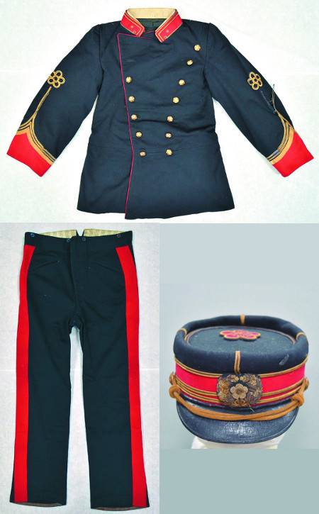 육군사관학교 육군박물관이 4일 공개한 대한제국 육군 장교 예복 상·하의와 모자.   육사 제공