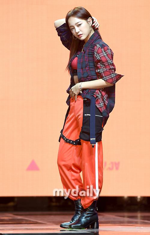 ▲ 구구단 세정 '사진 찍을 땐 프로처럼'