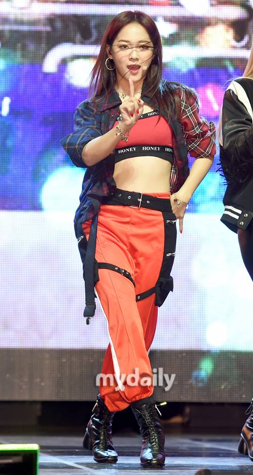 ▲ 구구단 세정 '이런 노출 처음이죠?'