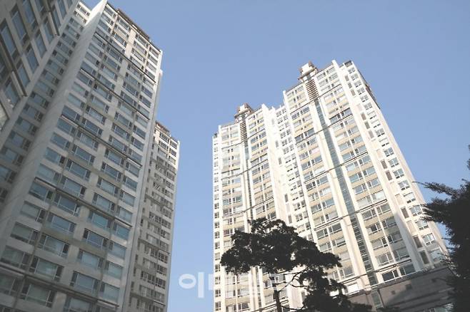 서울 서초구 방배동 방배아크로리버 모습. 네이버 부동산 제공.