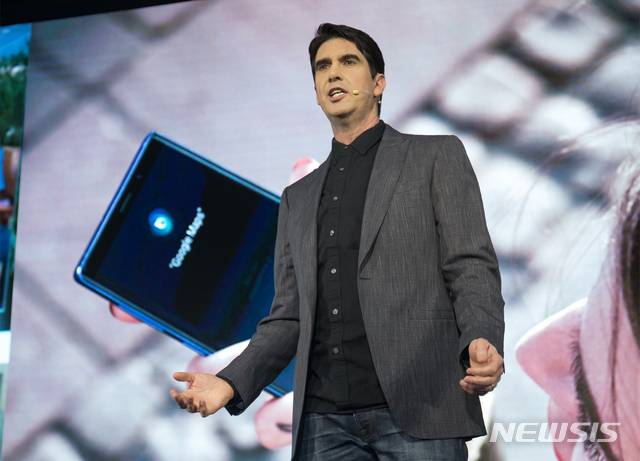 【서울=뉴시스】아담 샤이어 비브랩스 최고기술책임자(CTO)가 20일 서울 강남구 코엑스 인터콘티넨탈 호텔에서 열린 '삼성 빅스비 개발자 데이'에서 개발자 대상으로 연설을 진행하고 있다. 2017.11.20 (사진 = 삼성전자 제공) photo@newsis.com