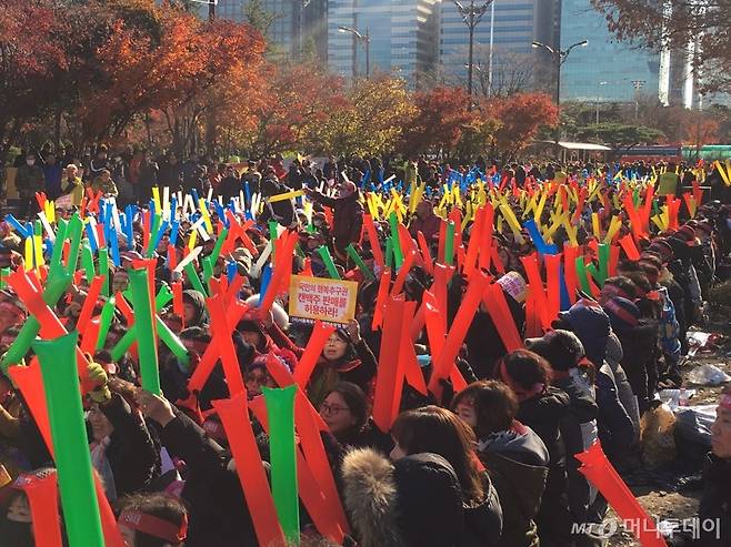 노래연습장업협회가 23일 오전 10시 서울 여의도 국회 앞에서 '노래방 주류 판매 관련법 개정 촉구 집회'를 열었다./사진=서민선 인턴 기자