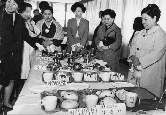 보리혼식장려 요리전시회 [중앙포토]