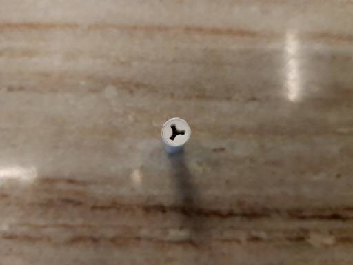 릴 하이브리드 전용 스틱은 담뱃잎이 Y자형 필터 뒤에 숨어 있다.(사진=강신우 기자)