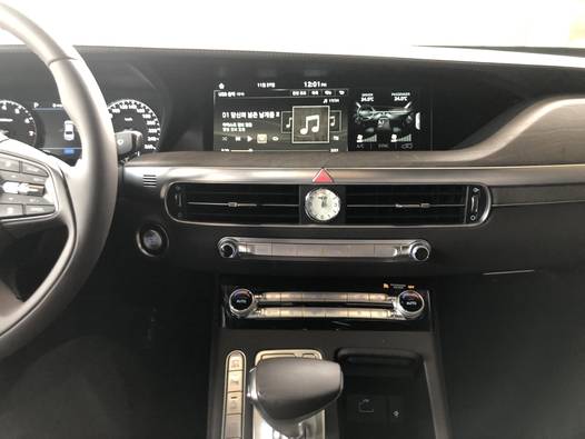 제네시스 G90 내부 모습./ 김참 기자