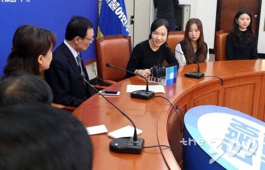 '윤창호법' 제정을 위해 나선 음주운전 피해자 고(故) 윤창호 군의 친구들이 지난 13일 오후 서울 여의도 국회에서 이해찬 더불어민주당 대표와 면담을 하고 있다. /사진=이기범 기자