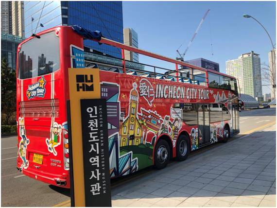 11월 20일 오후 인천 시티투어 버스 환승 센터인 송도국제도시 인천종합관광안내소 앞에 정차 중인 2층 버스. 이환직 기자