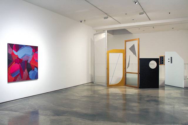 경복궁을 기준으로 동쪽과 서쪽, 삼청동과 서촌의 주요 갤러리에서 젊은 작가의 개인전이 열린다. 2018년의 마지막 전시로, 동시대 작가들의 시선이 어디에 머물고 있는지 확인해 볼 수 있는 좋은 기회다. 학고재갤러리 청년작가 단체전 ‘모티프’ 전시전경.[제공=학고재갤러리]