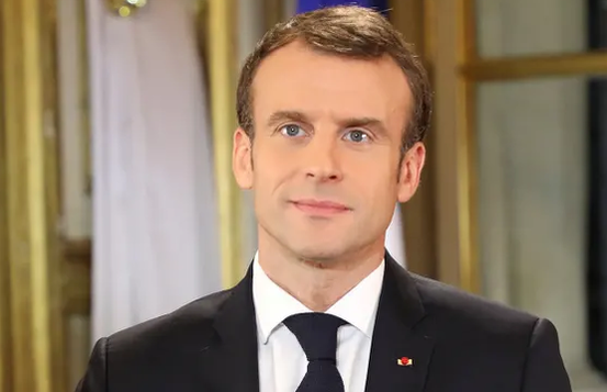 에마뉘엘 마크롱 프랑스 대통령은 2018년 12월 10일 대국민 담화에서 4주째 이어진 시위대의 요구를 상당수 받아들이는 내용의 연설을 했다. /가디언