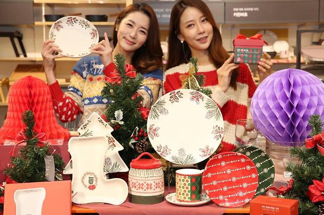 한샘은 최근 집에서 즐기는 홈파티 문화에 맞춰 홈퍼니싱 상품 할인 행사를 진행한다.