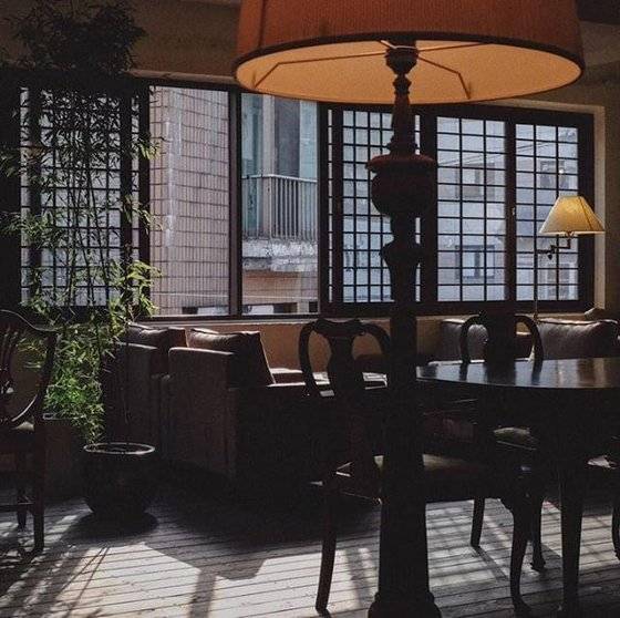 나무 창살과 대나무 등으로 따뜻한 분위기를 낸 가배도 신논현점. [사진 가배도]