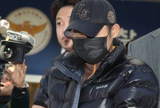 검찰 송치되는 '등촌동 전처 살해사건' 피의자 (사진=연합뉴스)