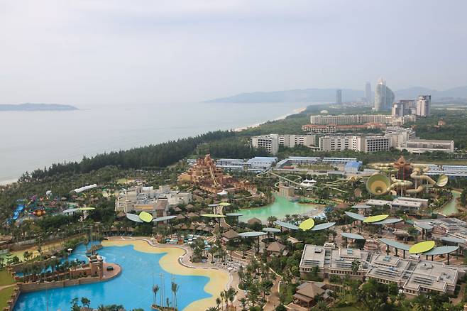 하이난에서 가장 잘 알려진 아틀란티스 리조트는 중국인 관광객이많이 찾는 곳이다