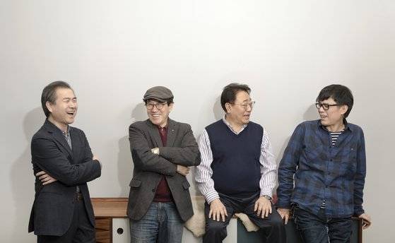 공연을 앞두고 들뜬 가요계 선후배들. 왼쪽부터 하덕규, 유지연, 이정선, 함춘호.[사진 안나푸르나]