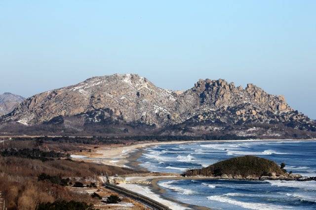 통일전망대에서 본 해금강