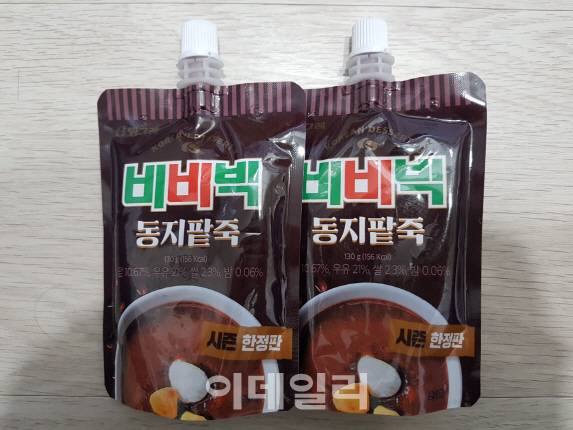 배송된 빙그레 ‘비비빅 동지팥죽’. 기존 비비빅 아이스크림 포장의 특징을 살려 파우치 형태로 제작됐다.(사진=이성웅 기자)