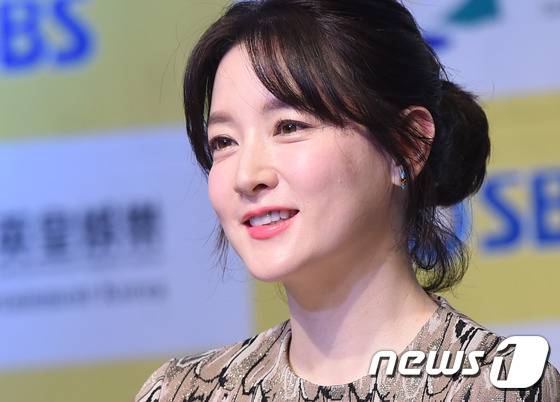 영화배우 이영애씨가 콩박사로 유명한 이기원 서울대학교 식품·동물생명공학부 교수 등 일부 투자자들과 함께 제일병원 인수를 위한 컨소시엄을 구성한 것으로 1일 확인됐다.© News1 권현진 기자