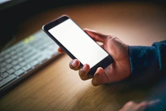 A군은 "학교의 휴대폰 수거가 인권침해라고 진정을 낸 사건 때문에 보복 징계를 받았다"고 주장한다. [사진 게티이미지뱅크]