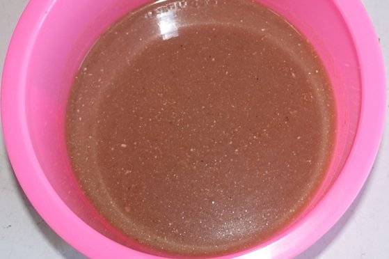 3년 삭힌 잡젓 국물. 찍어 먹어보니 비린내는 거의 안 나고 맛이 구수했다.