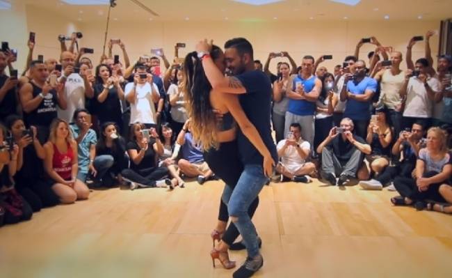 라틴 댄스인 바차타를 소개한 SNS동영상 캡처.