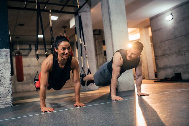자기 통제를 잘 하는 사람과 그렇지 않은 사람은 설정하는 목표의 성격이 조금 다르다. 게티이미지뱅크