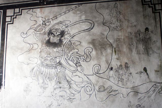 무당산 태화궁 지나 자금성 입구의 영관전 벽화.