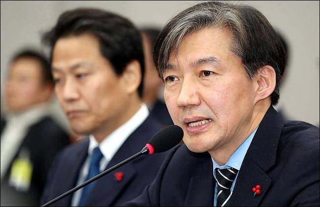 조국 청와대 민정수석이 지난달 31일 국회 운영위 전체회의에 출석해 청와대 민정수석실 산하 특별감찰반 활동 의혹과 관련한 의원들의 질의에 답하고 있다. ⓒ데일리안 박항구 기자