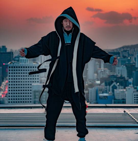 한국힙합의 도약기였던 1999년 등장해 큰 인기를 끌었던 래퍼 타이거JK. 그는 DJ 샤인과 드렁큰타이거를 결성해 많은 곡을 히트시키며 오랫동안 한국힙합의 인기를 견인했다. 필굿뮤직 제공