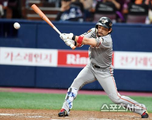 2018 KBO 준플레이오프 4차전 넥센 히어로즈와 한화 이글스의 경기가 23일 고척 스카이돔에서 열렸다.한화 이용규가 7회초 1사 내야안타를 치고 있다.  2018. 10. 23.고척 | 최승섭기자 thunder@sportsseoul.com