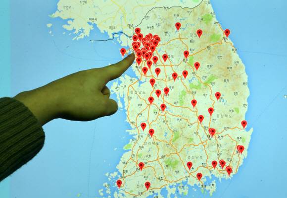 경찰청 사이버수사국이 새로 개발해 올해부터 정식 운영하는 ‘경찰청 음란물 추적시스템’에 아동·청소년 음란물 소지자 위치가 표시되고 있다. 정연호 기자 tpgod@seoul.co.kr