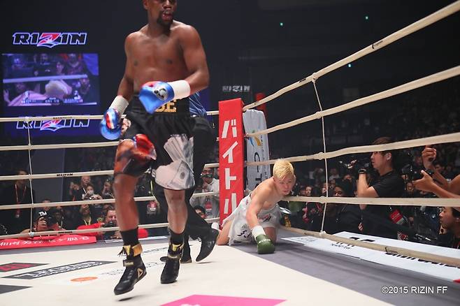 ▲ 나스카와 텐신은 지난해 12월 31일 라이진 14 복싱 시범 경기에서 기술은 물론 힘과 체격의 높은 벽을 실감했다. ⓒ라이진 제공