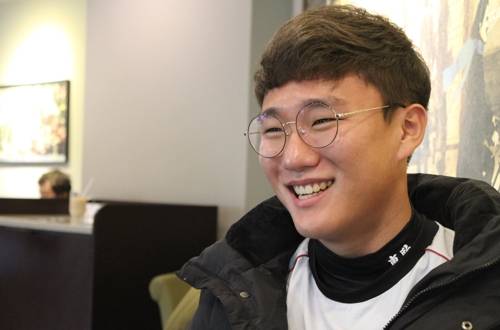 LG 트윈스 김영준 (서울=연합뉴스) 신창용 기자 = LG 트윈스의 우완 영건 김영준이 지난 8일 오후 서울 시내 한 카페에서 연합뉴스와 인터뷰하고 있다. 2019.1.9