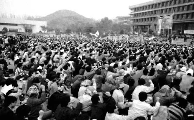 1989년 11월 서울대에서 열린 전노협 건설을 위한 전국노동자대회. 한겨레 자료사진