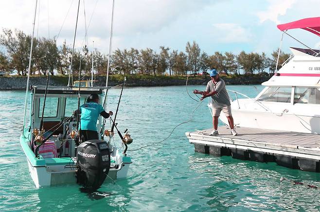 낚시 대회 준비로 한창인 로타 사람들