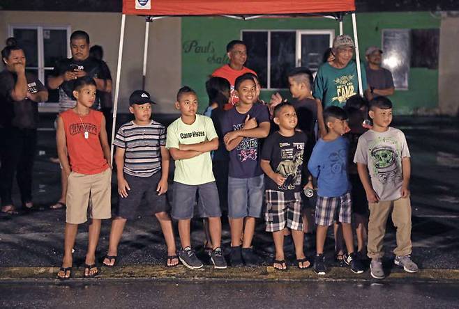 눈이 마주칠 때마다 웃던 너. 우리 분명 통성명을 했었는데