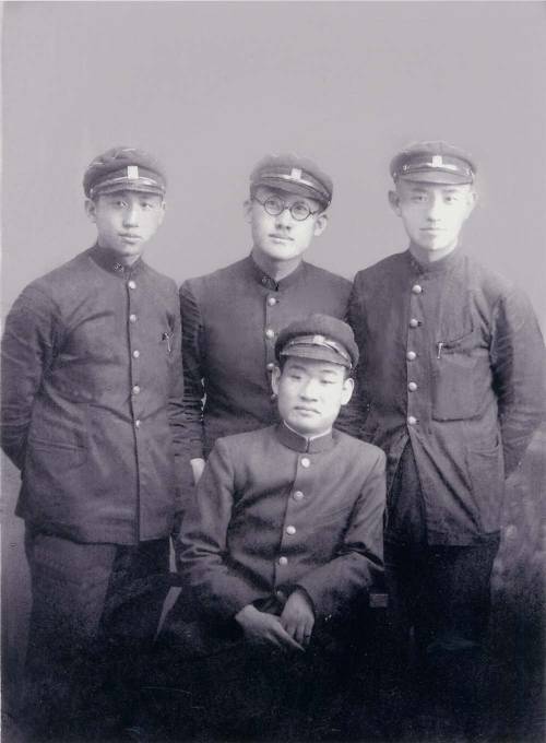 (서울=연합뉴스) 1930년 은진중학교 학생들. 뒤 오른쪽은 윤동주[연합뉴스 자료사진]