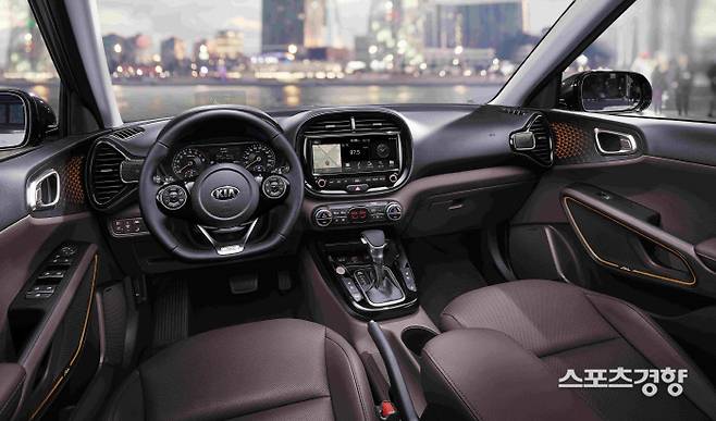 가솔린 1.6 터보 쏘울 부스터 실내