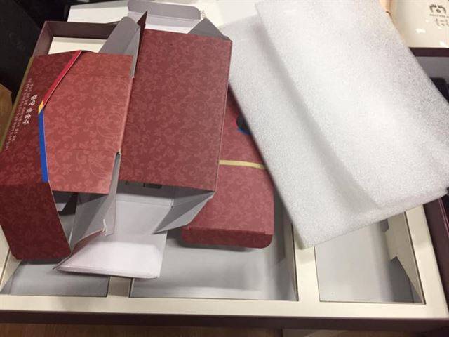 녹색연합이 23일 청와대에서 설 선물을 받았다며 '과대포장의 나쁜 예'라고 사회관계망서비스(SNS)를 통해 비판했다.  녹색연합 페이스북