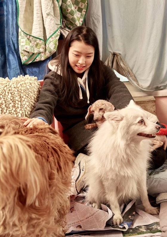 소중 학생기자단이 배우 이용녀 씨의 집을 찾았다.