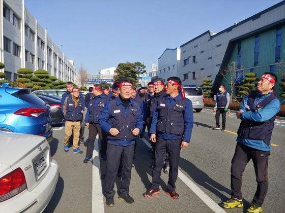 지난해 12월 광주형 일자리 항의 집회를 개최한 현대차 노조. [중앙포토]