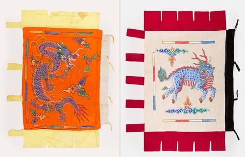 홍문대기(왼쪽)와 기린기 조선시대 왕 의장기인 홍문대기와 왕세자 의장기인 기린기. [국립고궁박물관 제공]