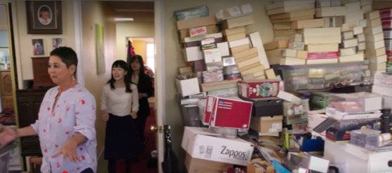 넷플릭스 오리지널 '곤도 마리에: 설레지 않으면 버려라'의 한 장면.