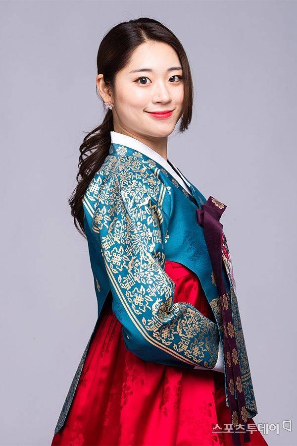 스포츠투데이 편집국을 찾은 김지민 치어리더