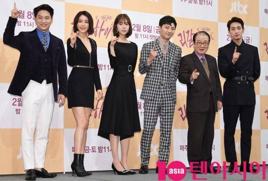 배우 정상훈(왼쪽부터), 채정안, 서은수, 진구, 이순재, 윤박이 7일 오후 서울논현동 임피리얼 팰리스 호텔에서 열린 JTBC ‘리갈하이’ 제작발표회에 참석했다/조준원 기자wizard333@