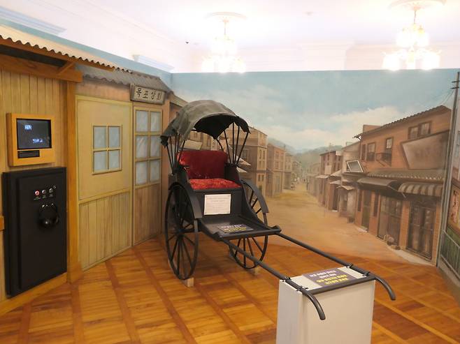 근대역사관에는 과거 개항장으로 번성하였던 목폭의 시간을 잘 담고 있다