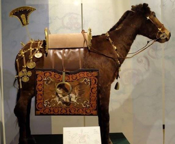 국립경주박물관이 재현한 천마도 말다래를 부착한 신라 당시 말의 모습.