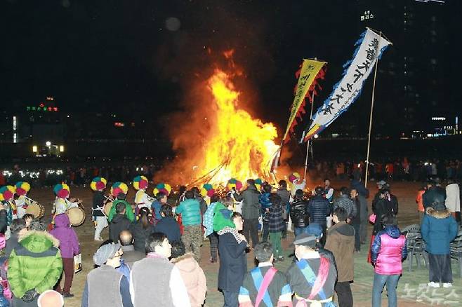 정월대보름 달집태우기(사진=CBS자료사진)