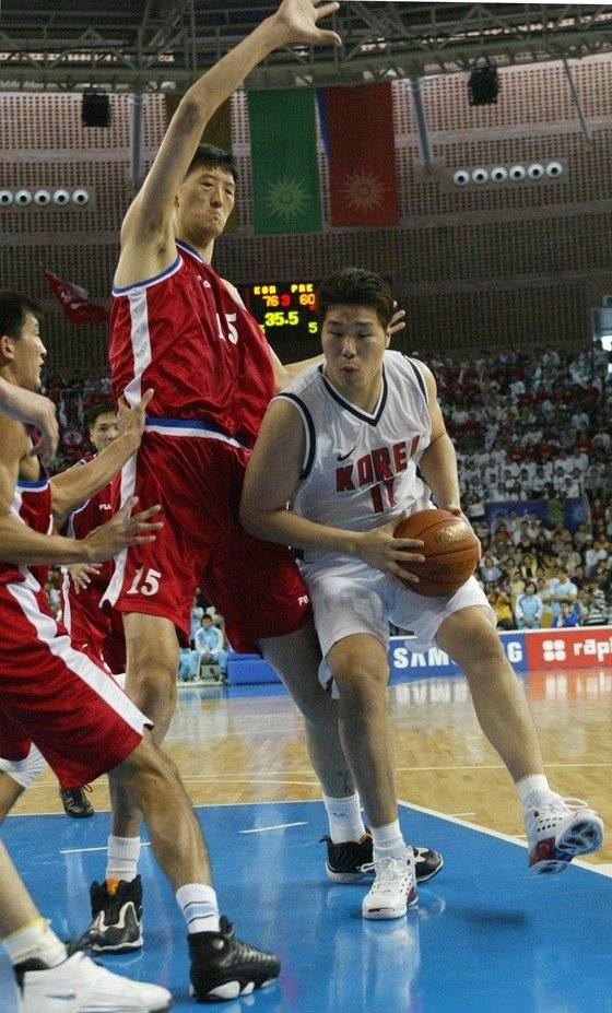 2002년 부산 아시안게임 금메달을 이끈 서장훈. [중앙포토]