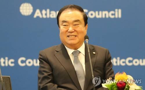미국을 방문 중인 문희상 국회의장이 11일(현지시간) 워싱턴 아틀란틱 카운슬에서 열린 한반도 전문가 초청 간담회에 참석한 모습 [연합뉴스 자료사진]