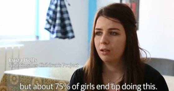 루마니아 체르나보더시에 위치한 국제 NGO '나이팅게일 어린이 프로젝트' 관계자가 가디언과 인터뷰하는 모습. 이 단체는 체르나보더시에 있는 여성 청소년 중 75%가 성매매 산업에 유입된다고 추산했다. [사진 가디언]